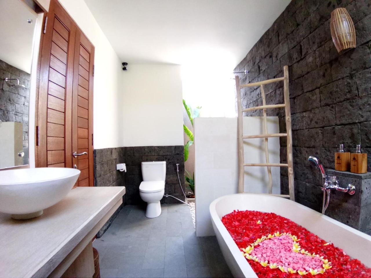 Three Gold Luxury Private Villas Убуд Екстер'єр фото